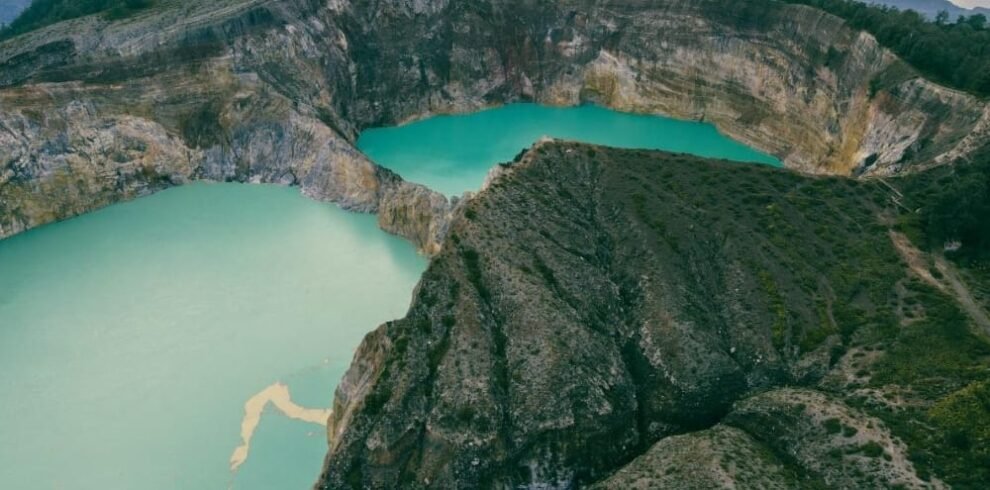 kelumutu lake